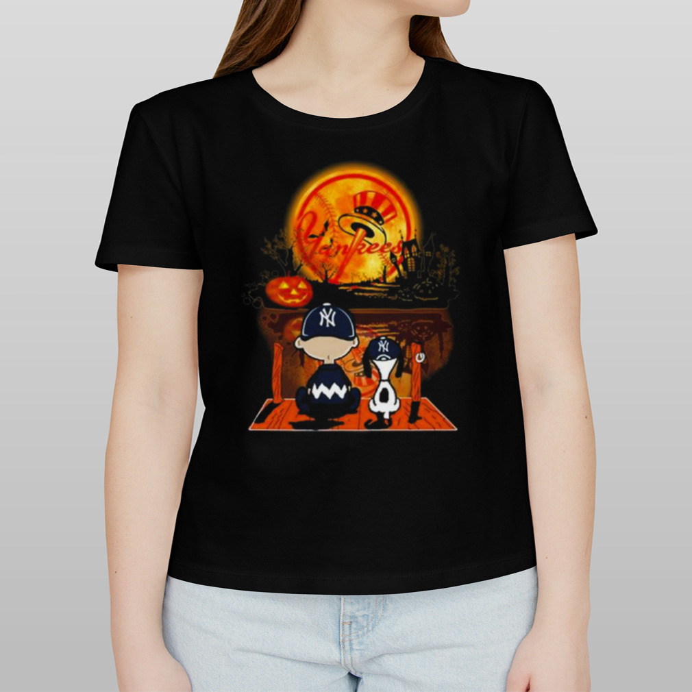 New York Yankees Snoopy and Charlie Brown Sit Under Moon Peanuts Halloween  shirt, hoodie, sweater, long sleeve and tank top