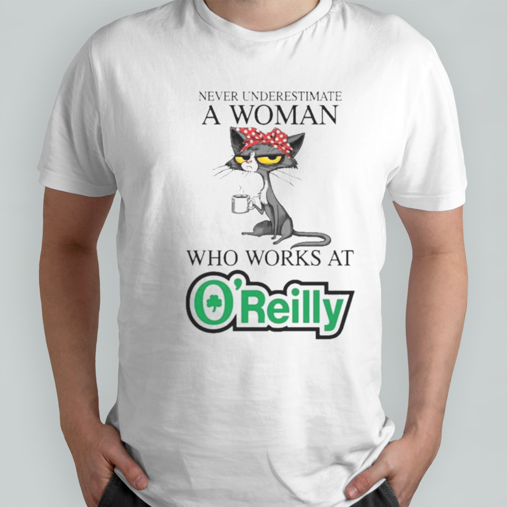 Black Cat Never Underestimate A Woman Who Works At O’REILLY AUTO PARTS Shirt