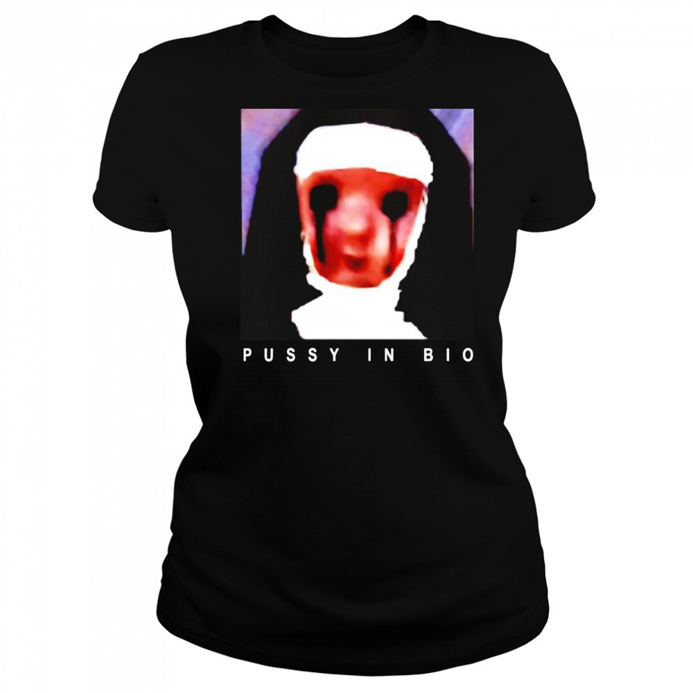 Nun pussy in bio shirt Women's T-shirt