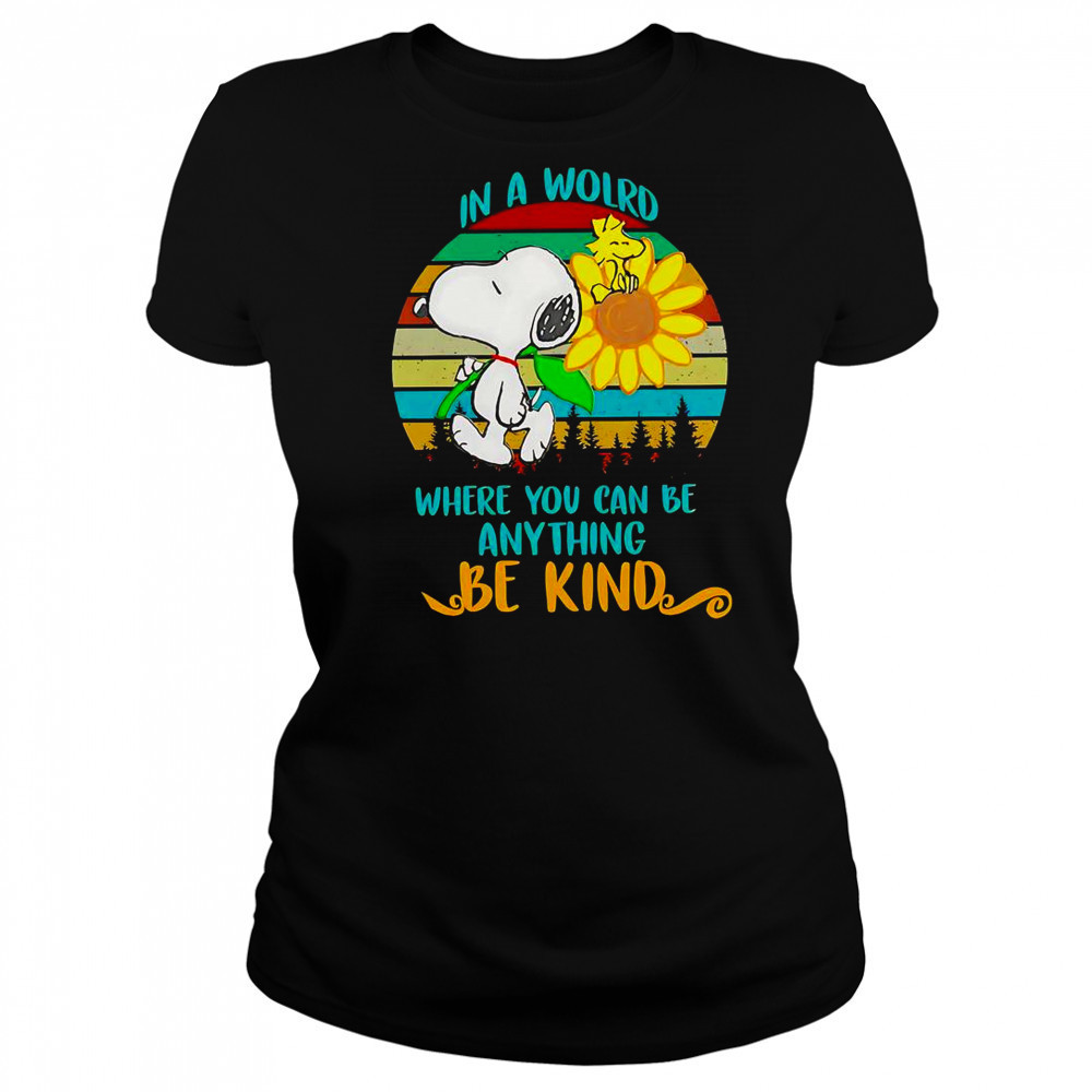 Snoopy Sunflower In A World Where You Can Be Anything Be Kind Retro T-Shirt Women's T-shirt