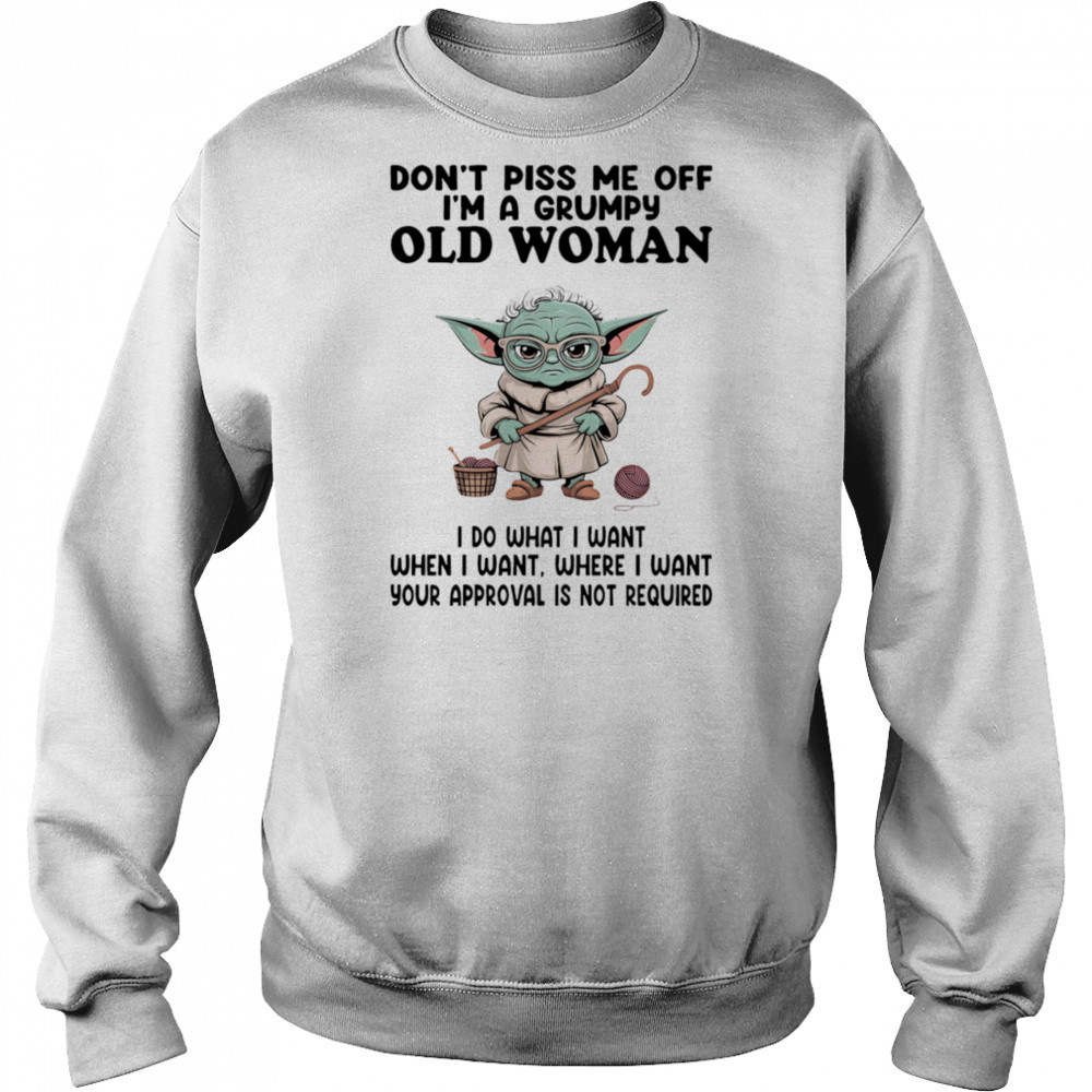 Yoda don’t piss me off I’m a grumpy old woman shirt Sweatshirt