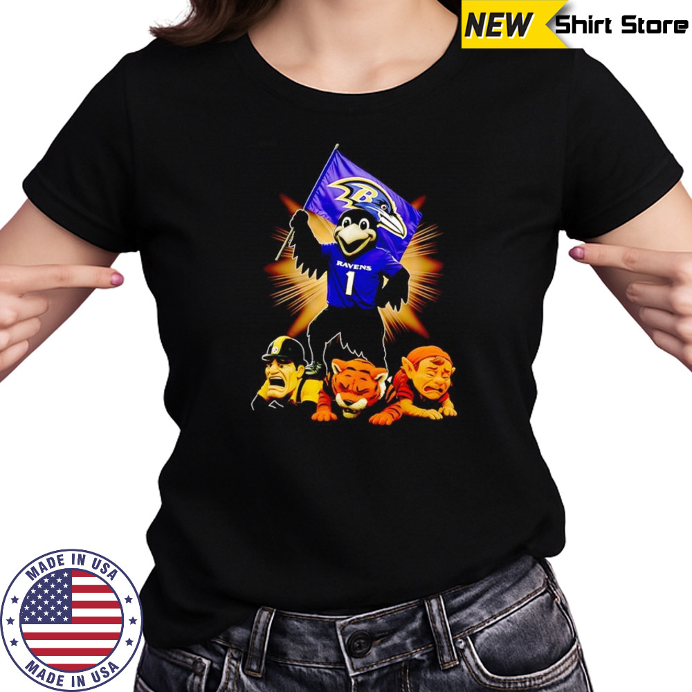 Baltimore Ravens mascot standing with flag shirt Women's T-shirt