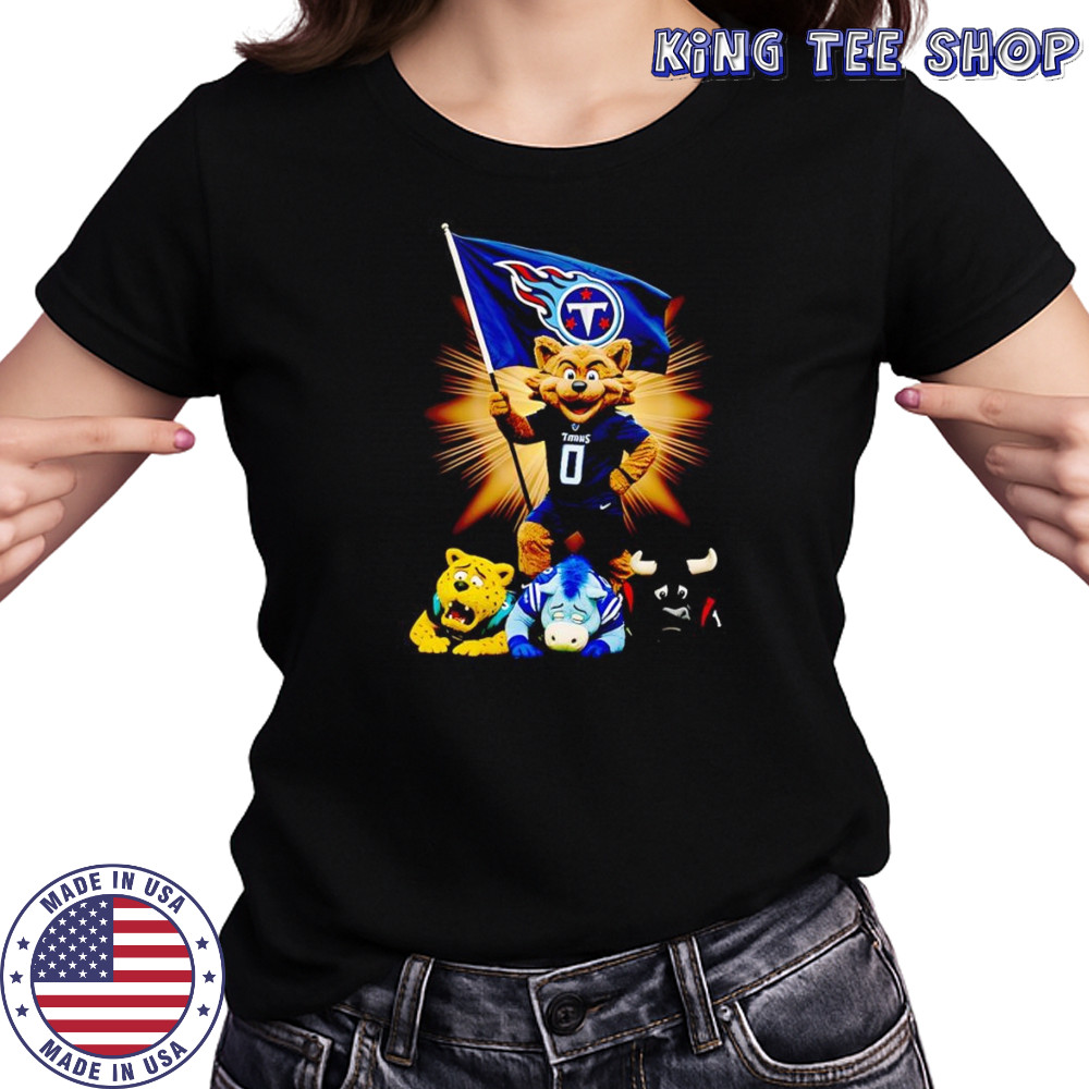 Tennessee Titans mascot standing with flag shirt Women's T-shirt