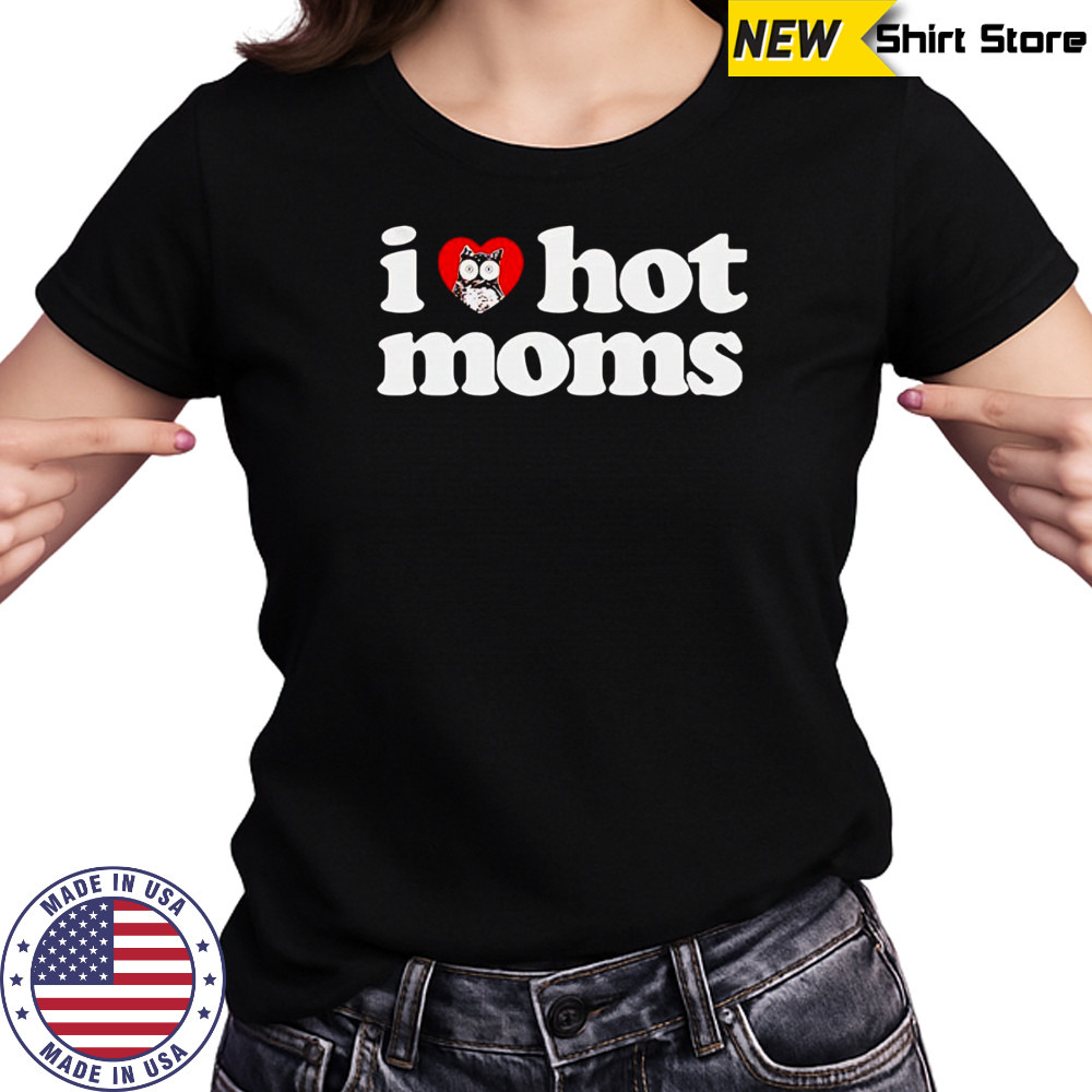 I Love Hot Moms x Hooters shirt Women's T-shirt