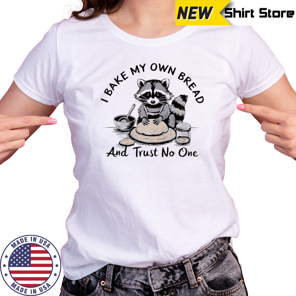 Raccoon I bake my own bread and trust no one shirt Women's T-shirt