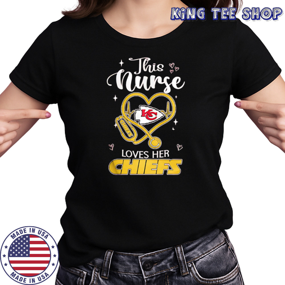 This nurse love her Kansas City Chiefs shirt Women's T-shirt