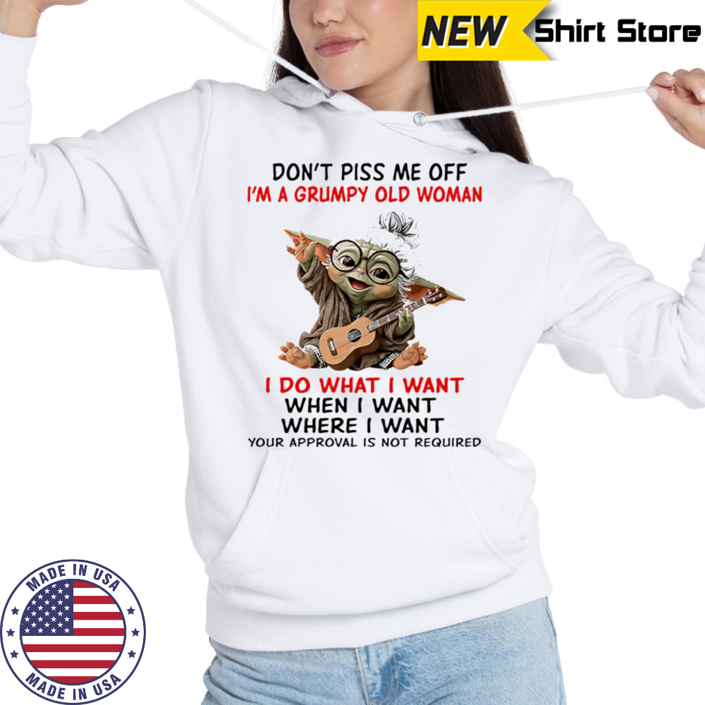 Baby Yoda don’t piss me off I’m a grumpy old woman shirt Hoodie